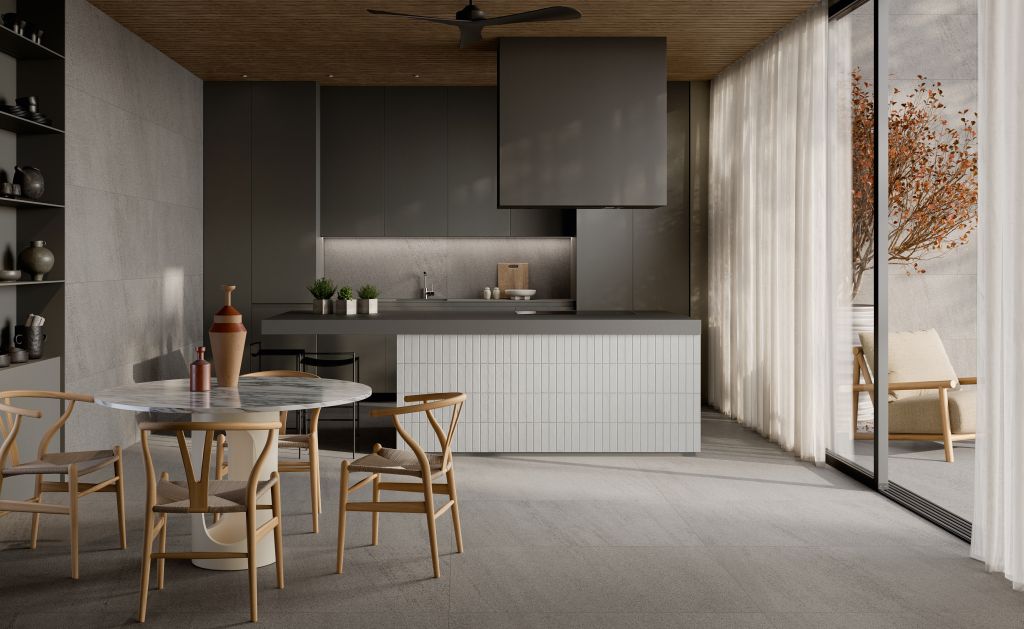 Realizace Kuchyně a terasa s dlažbou a obklady Grey ze serie Sant Agostino Windstone