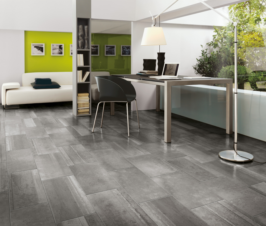 Realizace Designová dlažba imitující kov Sichenia Iron Grigio 45x90