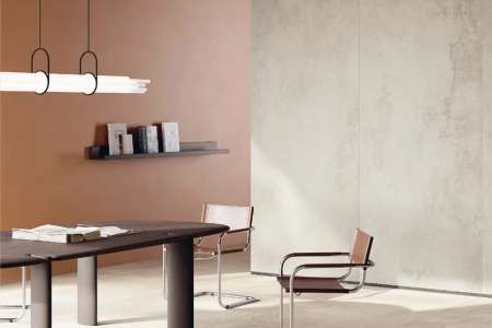 Realizace pracovny s obklady a dlažbou Grigio a Beige ze serie Wide Gress 280