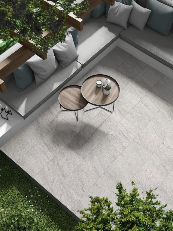 Realizace Protiskluzná dlažba Tracia 33x66 v exteriéru (Codicer)