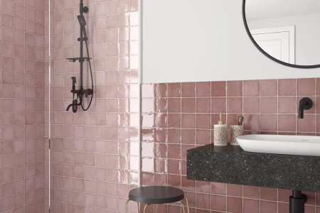 Světle a tmavě růžové obklady do koupelny Equipe Altea Dusty Pink a Rosewood 10x10