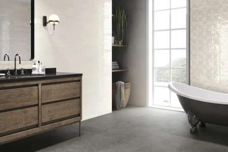 APE Fado White 6,5x39,6 a dekor Mouna White 13x13 (na podlaze Wabi Stru Graphite 60x60))
