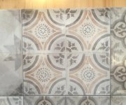 Retro patchworkové obklady Deceram PAM DC. Shiny1 22,3x22,3 MIX na panelu na prodejně v Bavorově
