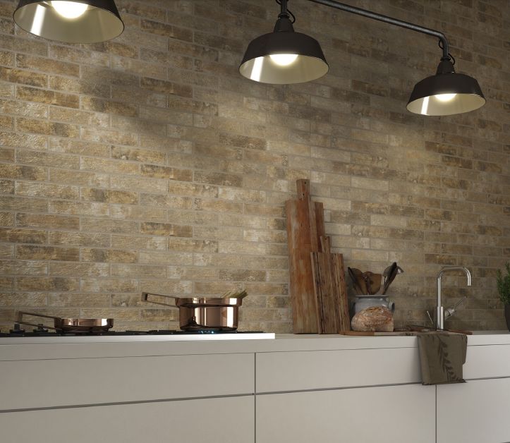 Realizace Hnědobéžové obklady v IMITACI starých cihel Polis Loft Design