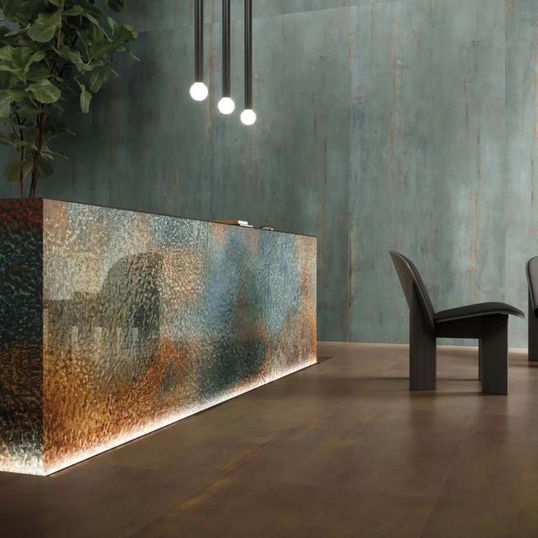 Realizace Moderní komerční prostory s motivem kovu ze série Flaviker Art Walls