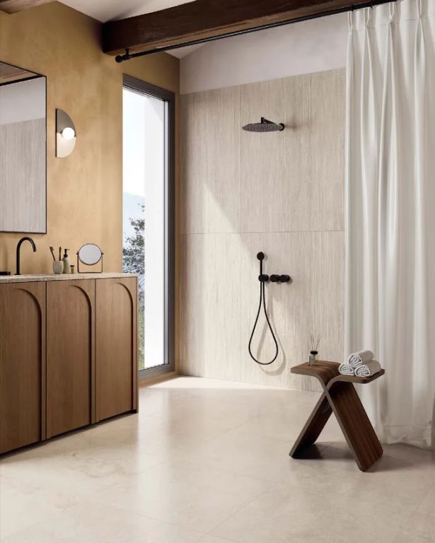 Realizace Realizace moderní otevřebé koupelny Bianco a Deco Vein Bianco ze serie Versatile