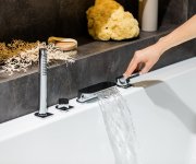 Vanová baterie na okraj vany Chrome, 4-otvorová - napouštění vodopád - CR 025.00CR Vanová stojánková 4-otvorová baterie se sprchovým setem, vodopád, chrom X070073