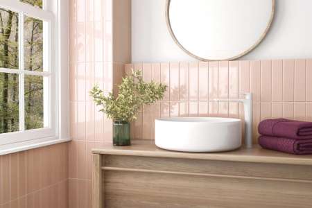 Krásná něžná koupelna s luxusním obkladem Equipe Limit Rose