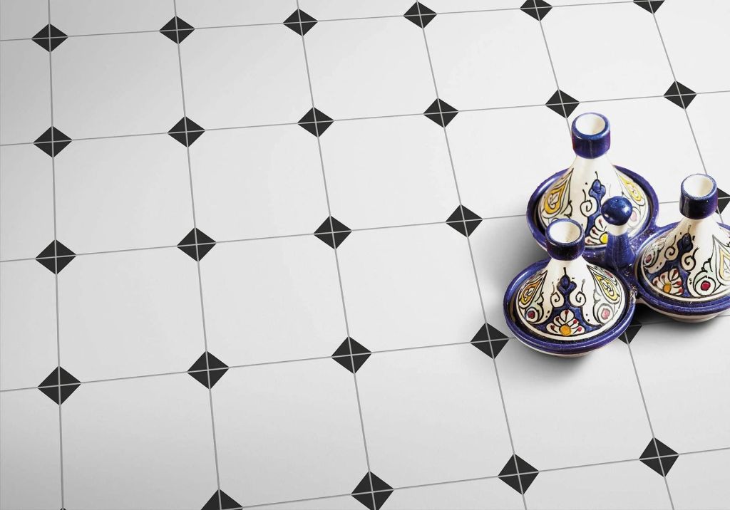 Realizace Black&White Octagon Dots - imitace osmihranu s vloženými čtverečky (Xclusive)