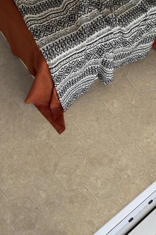 Realizace Detail mozaikové dlažby ze série Marca Corona Arkistyle Earth