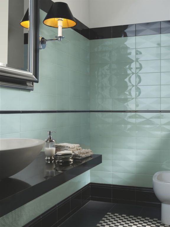 Realizace Zelený obklad s černými prvky s nádechem první republiky do koupelny Ceramiche Grazia Formae