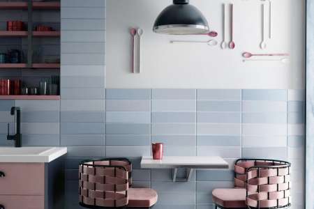 Retro kuchyně s jemně modrým obkladem Equipe Matelier Samoa Blue