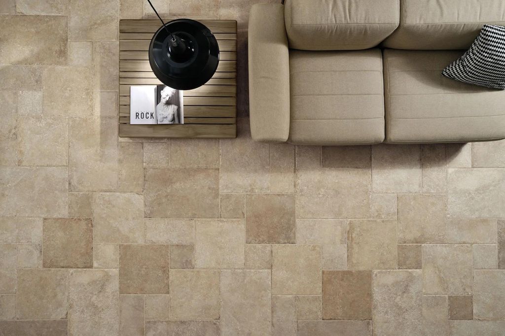 Realizace Coem Ceramiche Castle Taupe - dlažba ve skladbě formátů