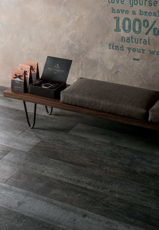 Realizace Tmavá dlažba Deceram Outdoor NN Wood Black 30x120 (tl. 20mm)