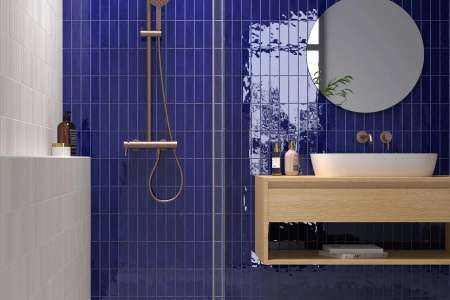 Modrošedá koupelna série Equipe Fango, barvy Cenere a Cobalt Gloss