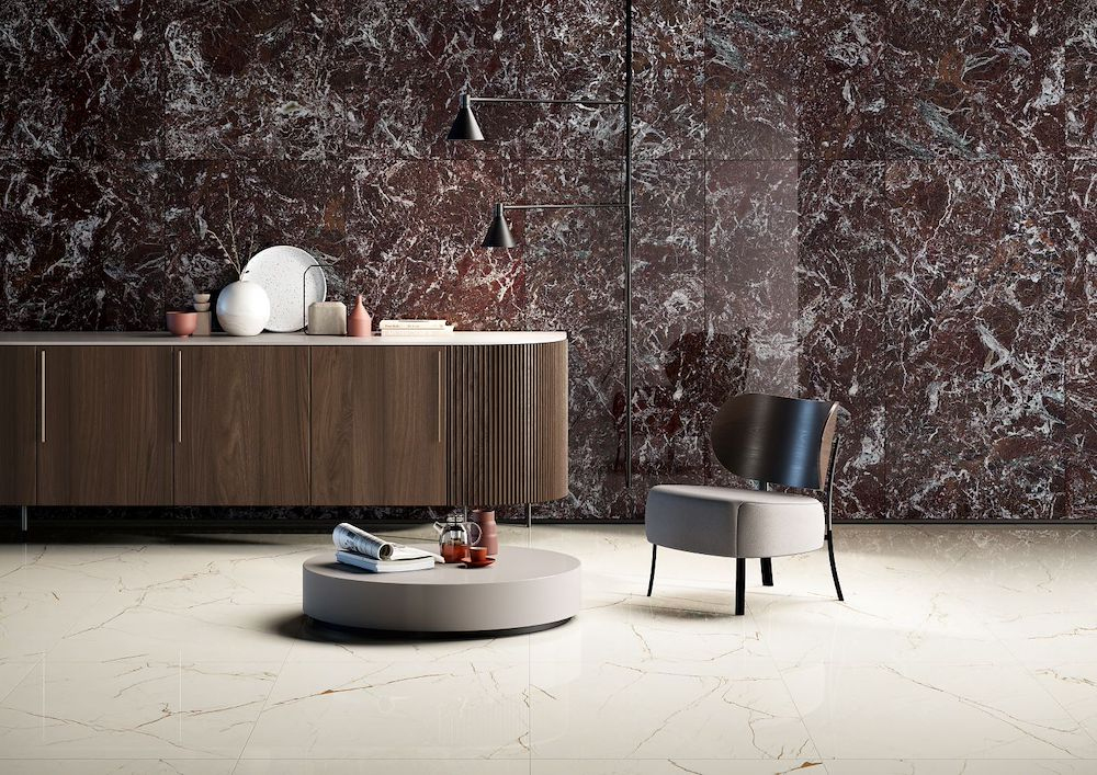 Realizace Obklady a dlažba jako mramor v interiéru ze série Fioranese Marmorea Intensa.
