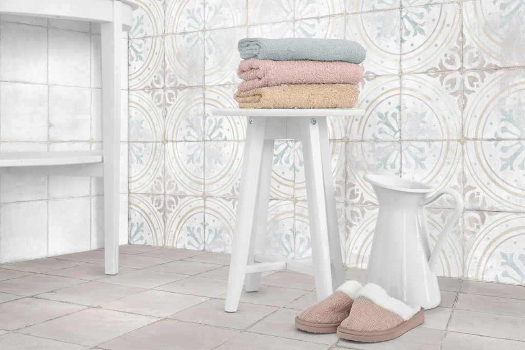 Realizace Estudio Barcelona - Porcelain, All White a Raval 15x15, koupelna