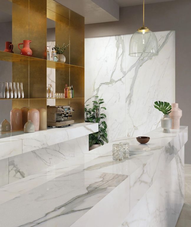 Realizace Luxusní restaurace z dlažby ze série Mirage Jolie Calacatta Select