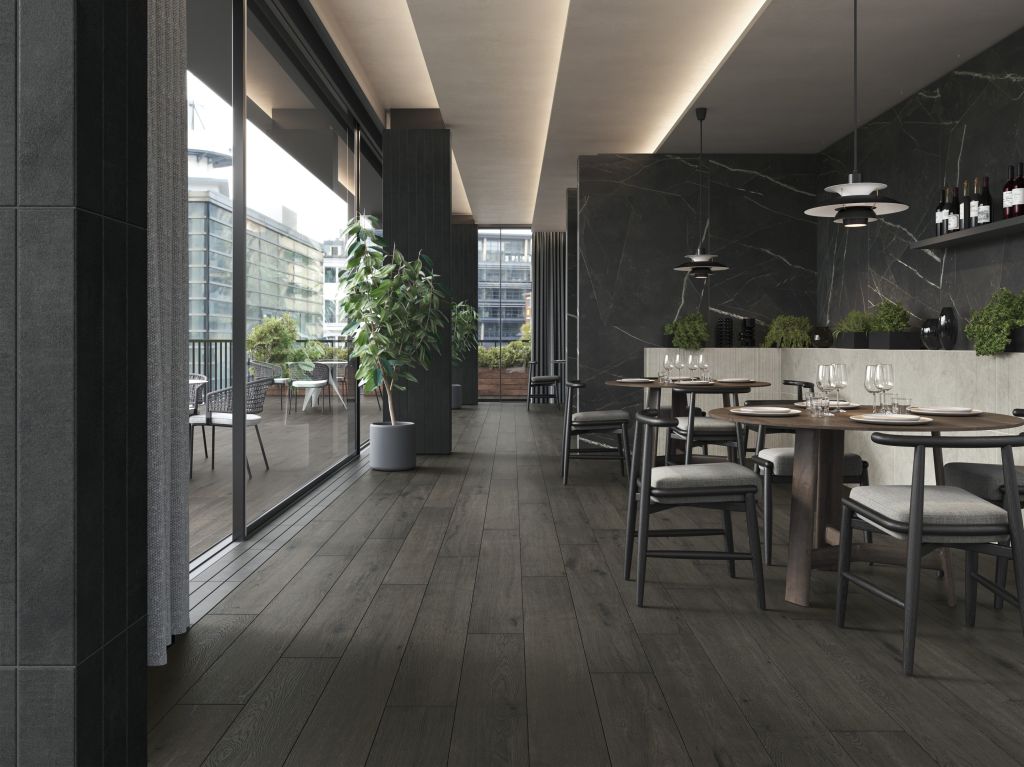 Realizace Restaurace s velmi tmavou podlahou ze serie Marca Corona Elisir Touch.