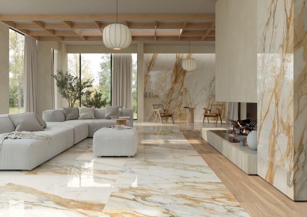 Realizace Obývací pokoj s béžovými obklady a dlažbou jako mramor ze série Marca Corona Scultorea.