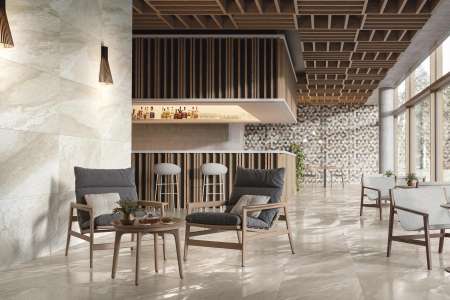 Bar v hotelu s obklady a dalžbou ze série Piemme Evoluta.