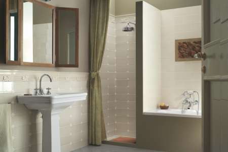 Krémový romantický obklad do koupelny Ceramiche Grazia New Classic
