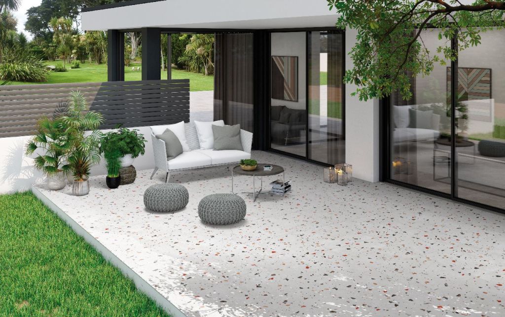 Realizace Krytá terasa s dlažbou Codicer Sonar White 66x66cm