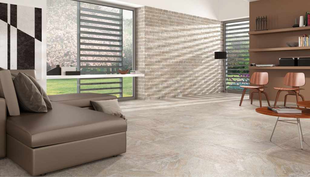 Realizace Obývací pokoj s využitím obkladu v imitaci cihel Codicer Quartzite Caravista Beige 33x66cm a dlažby Codicer Quartzite Beige 50x50cm