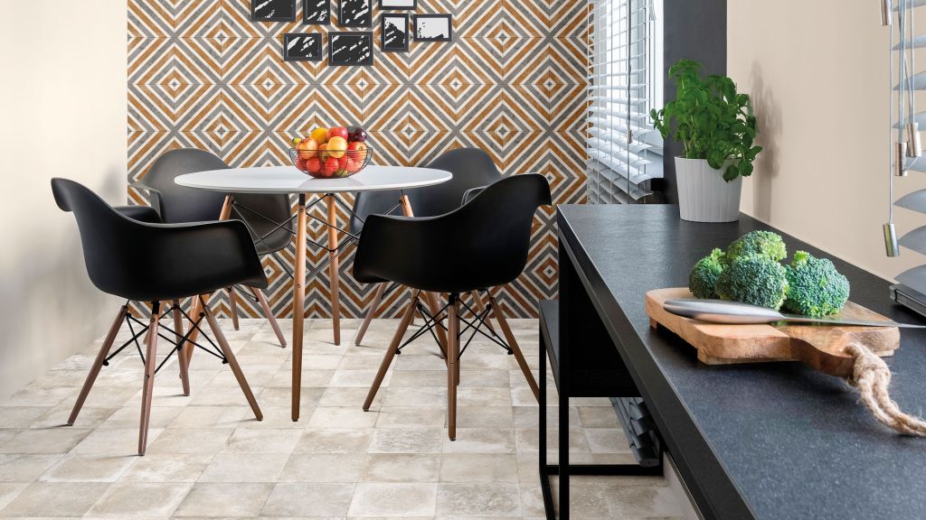 Realizace Béžová dlažba Mariner Serie 900 Beige a obklad Cementine 5 vhodný nejen do kuchyně