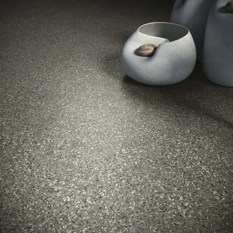 Realizace Detail dlažby ze série Ape Esencia Material Raza Graphite