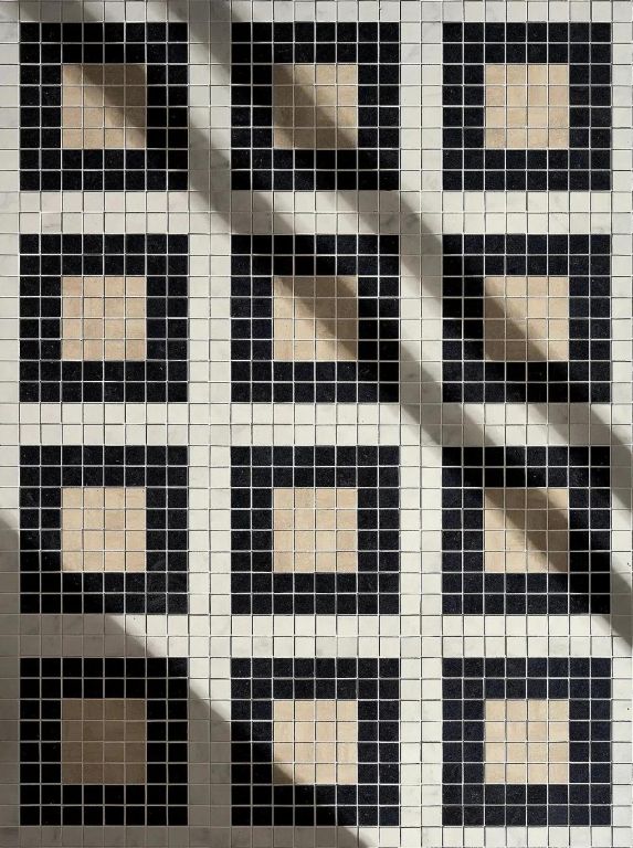 Realizace 41zero42 Italic Carrara Mosaic MIX A 30x30 v ploše