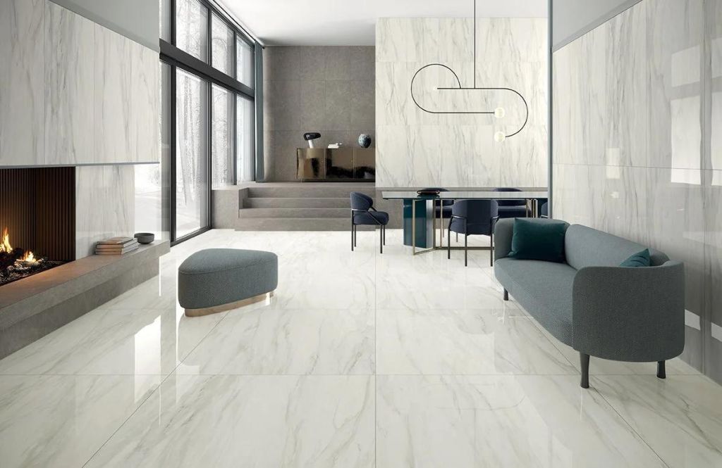 Realizace Luxusní obývací pokoj v odstínu mramoru z dlažby ze série Marca Corona Foyer Royal Delicate