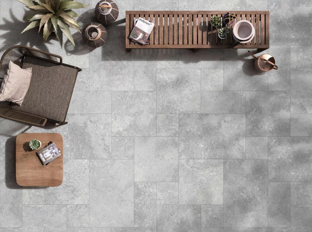 Realizace Trevi Silver 3RD Modular je kvalitní šedá protiskluzná dlažba (Codicer)