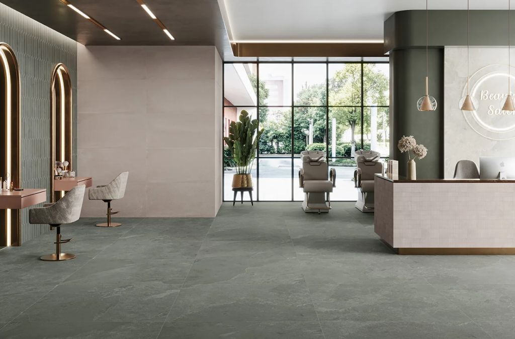 Realizace Beauty Saloon s dlažbou a obkladem ze série Caesar SLAB2