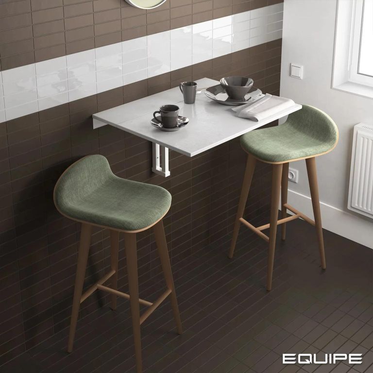 Realizace Komerční interiér obložený dlažbou Fango Choco 5x15 a obkladem Fango Blanc Gloss 5x15 (Equipe)