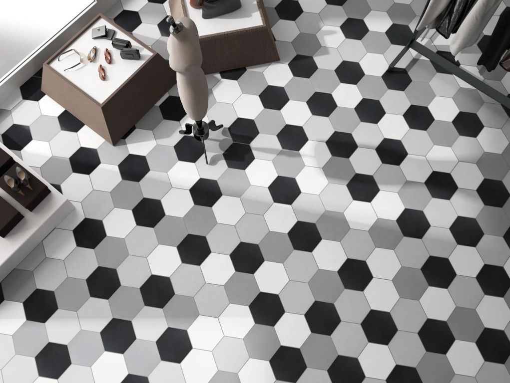 Realizace Neutrální hexagonová podlaha ze série Codicer Basic Hex 25