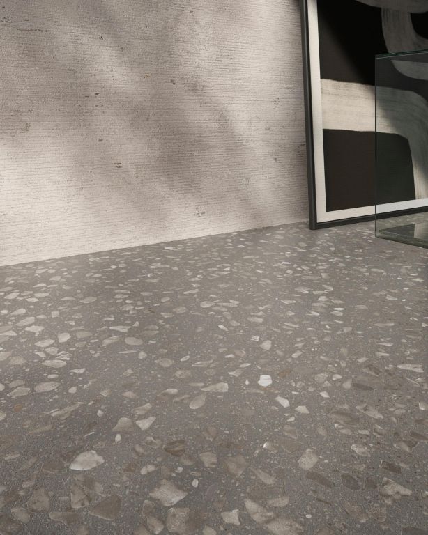 Realizace Šedá terrazzo dlažba Sant Agostino Glow