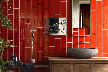 Realizace Červená koupelna Tonalite Paintboard Rosso 10x40cm