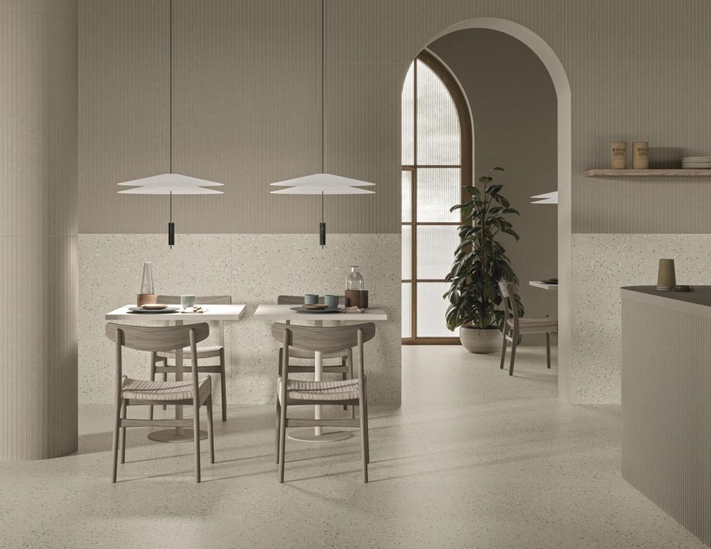 Realizace Bistro s terrazzo dlažbou ze série Impronta Decora