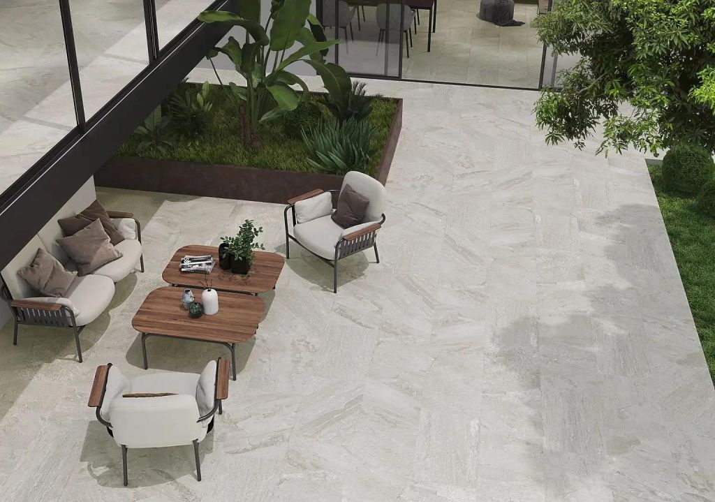 Realizace Světlá dlažba Codicer Oberon White 44x66