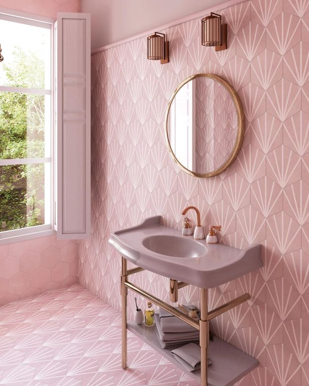 Realizace Bestile Meraki Rosa - načančaná růžová koupelna s Hexagonovými obklady