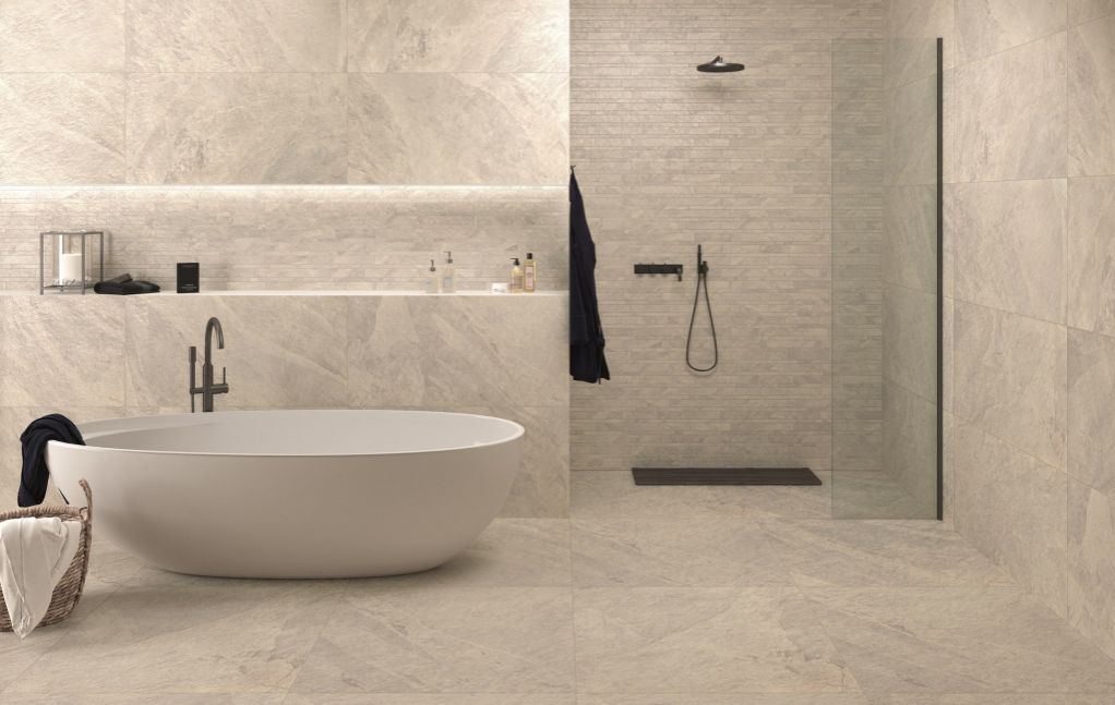 Realizace Béžová KOUPELNA s tváří kamene a mramoru Castelvetro Slate Stones