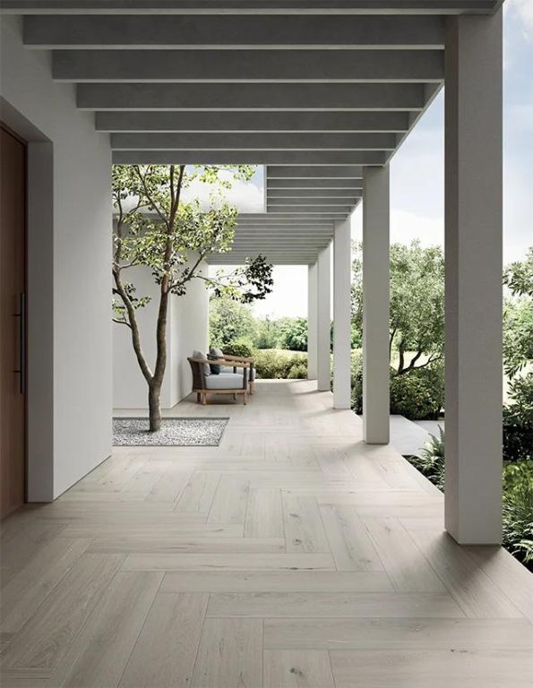 Realizace Elios Quercia White 20,3x90,6 R11 (protiskluzná úprava)
