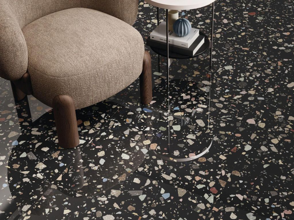 Realizace Lesklá dlažba Gemstone Black 60x120 (Cifre)