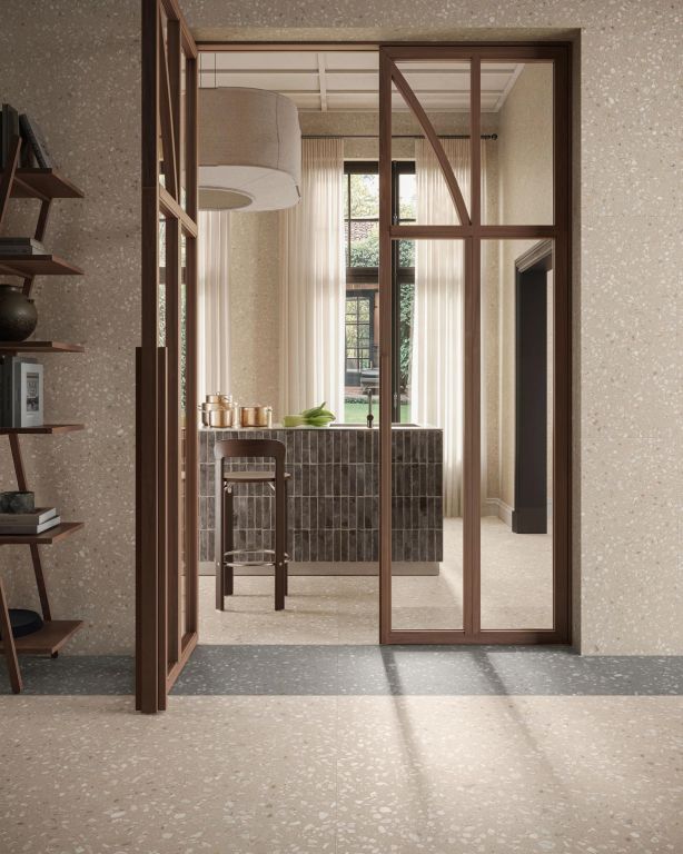 Realizace Terrazzo dlažba propojující kuchyň a obytný prostor