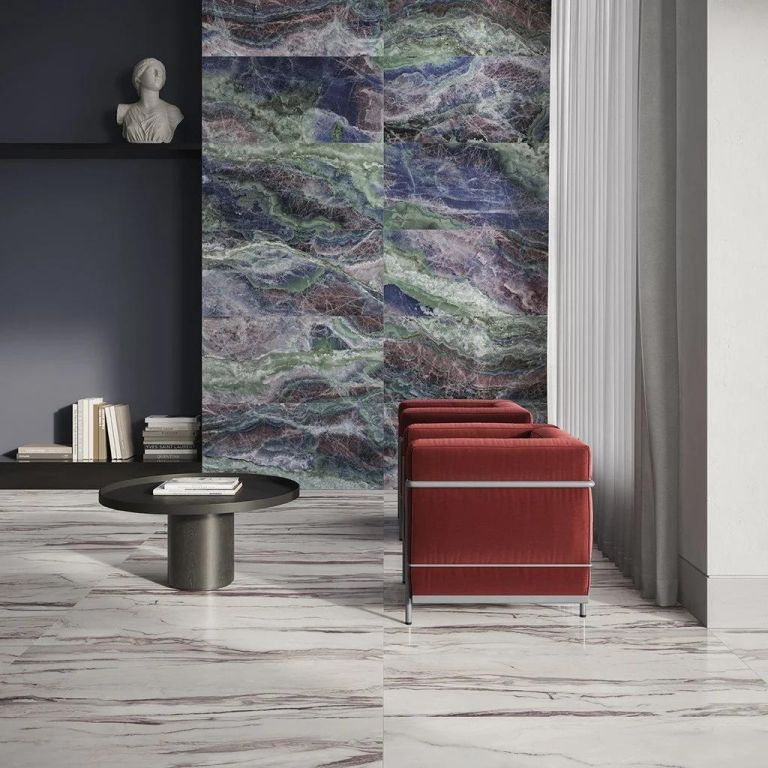 Realizace Luxusní obývací pokoj z dlažby ze série Sant Agostino Star Marble Purple