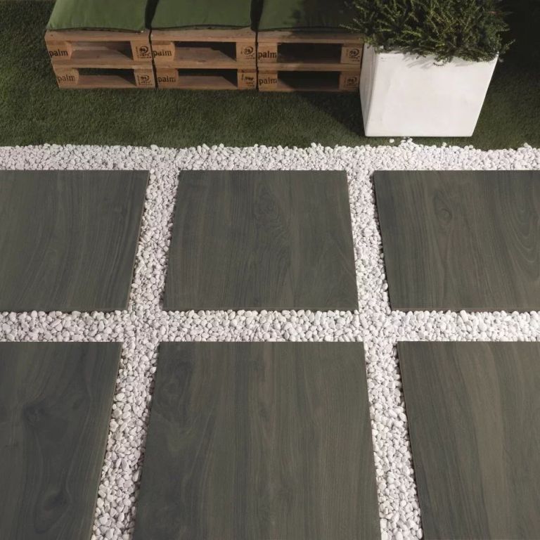 Realizace 2cm dlažba Castelvetro More Oliva 60x60 položená do štěrku