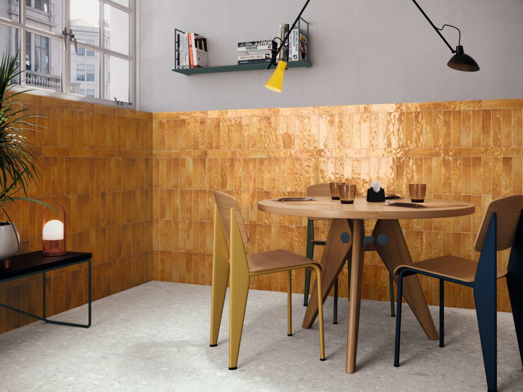 Realizace Retro jídelní kout s dlažbou APE v terrazzo tónech ze série Greystone