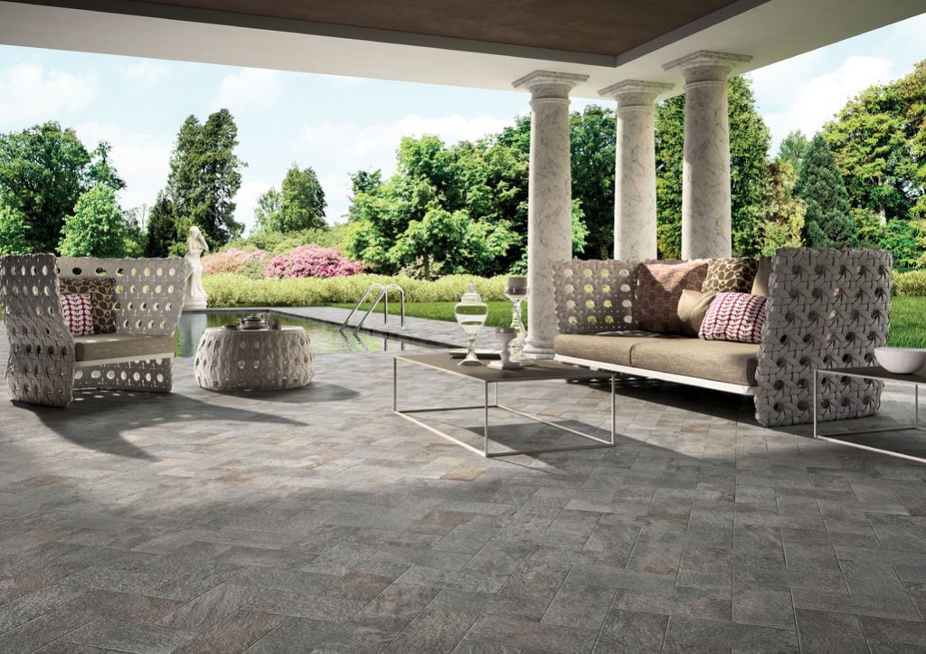 Realizace Maloformátová dlažba na TERASE Marca Corona Garden Silver