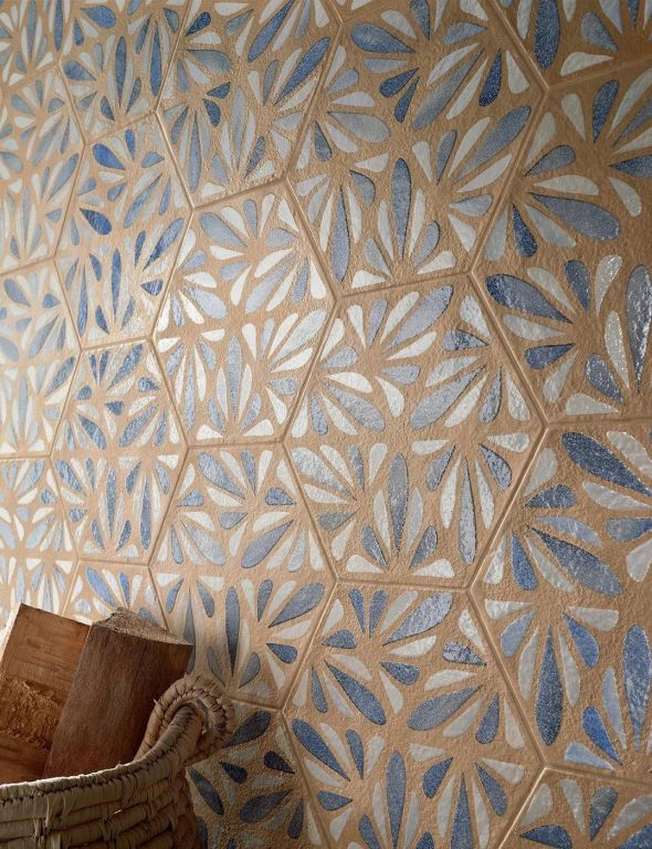 Realizace Detail šestihranných dekorů Terracreta Chamotte Dipinto (Marca Corona)